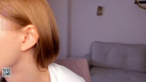 Snapshot of sunnmoonn chatting on March 6, 2025, 4:38 pm Lily online show from March 6, 2025, 4:38 pm