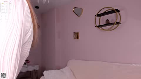 Snapshot of sunnmoonn chatting on September 15, 2025, 3:12 pm Lily online show from September 15, 2025, 3:12 pm