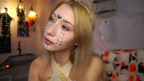 Snapshot of sunnmoonn chatting on October 29, 2025, 2:08 pm Lily online show from October 29, 2025, 2:08 pm