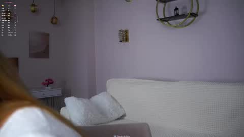 Snapshot of sunnmoonn chatting on November 7, 2025, 2:39 pm Lily online show from November 7, 2025, 2:39 pm