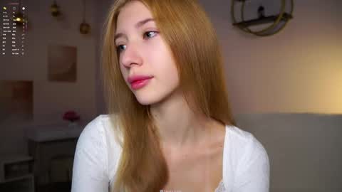 Snapshot of sunnmoonn chatting on November 22, 2025, 2:38 pm Lily online show from November 22, 2025, 2:38 pm