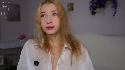 Snapshot of sunnmoonn chatting on December 14, 2025, 2:44 pm Lily online show from December 14, 2025, 2:44 pm