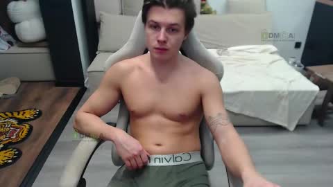 Snapshot of sunny1girl chatting on December 3, 2025, 1:20 pm Alice and Sergey online show from December 3, 2025, 1:20 pm