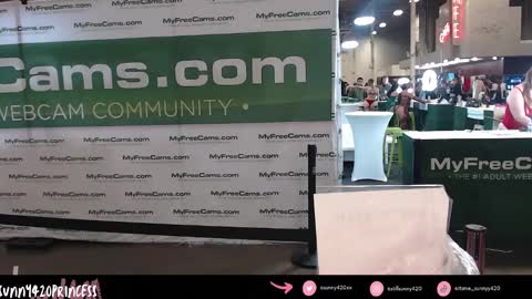 Snapshot of sunny420princess chatting on December 7, 2024, 11:12 pm Sunny420 online show from December 7, 2024, 11:12 pm