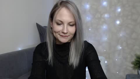 Snapshot of sunny_bunny6 chatting on December 12, 2024, 9:04 pm Naomi online show from December 12, 2024, 9:04 pm