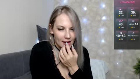 Snapshot of sunny_bunny6 chatting on December 13, 2024, 6:38 pm Naomi online show from December 13, 2024, 6:38 pm