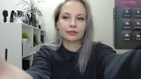 Snapshot of sunny_bunny6 chatting on December 23, 2024, 4:22 am Naomi online show from December 23, 2024, 4:22 am