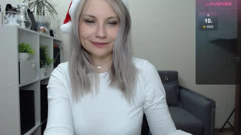 Snapshot of sunny_bunny6 chatting on December 25, 2024, 1:31 am Naomi online show from December 25, 2024, 1:31 am