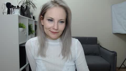 Snapshot of sunny_bunny6 chatting on December 31, 2024, 6:05 am Naomi online show from December 31, 2024, 6:05 am