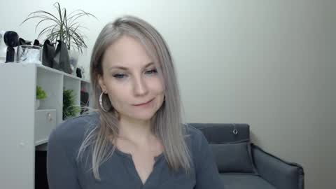 Snapshot of sunny_bunny6 chatting on January 1, 2025, 9:20 pm Naomi online show from January 1, 2025, 9:20 pm