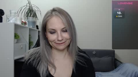 Snapshot of sunny_bunny6 chatting on January 21, 2025, 12:46 am Naomi online show from January 21, 2025, 12:46 am