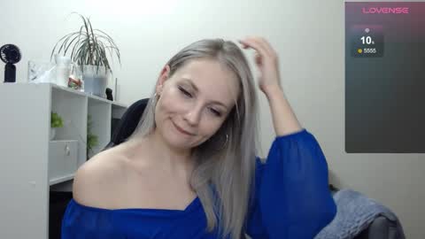 Snapshot of sunny_bunny6 chatting on January 22, 2025, 12:06 am Naomi online show from January 22, 2025, 12:06 am