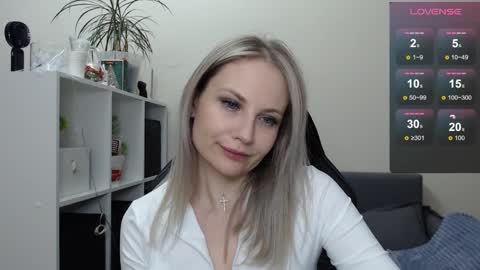 Snapshot of sunny_bunny6 chatting on January 27, 2025, 1:26 am Naomi online show from January 27, 2025, 1:26 am