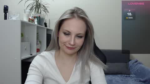 Snapshot of sunny_bunny6 chatting on February 1, 2025, 8:37 pm Naomi online show from February 1, 2025, 8:37 pm