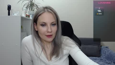 Snapshot of sunny_bunny6 chatting on February 2, 2025, 2:48 am Naomi online show from February 2, 2025, 2:48 am