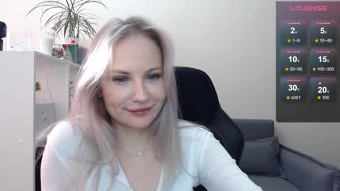 Snapshot of sunny_bunny6 chatting on February 7, 2025, 9:26 am Naomi online show from February 7, 2025, 9:26 am