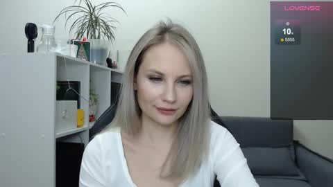 Snapshot of sunny_bunny6 chatting on February 11, 2025, 3:29 pm Naomi online show from February 11, 2025, 3:29 pm