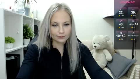 Snapshot of sunny_bunny6 chatting on September 9, 2025, 3:17 am Naomi online show from September 9, 2025, 3:17 am