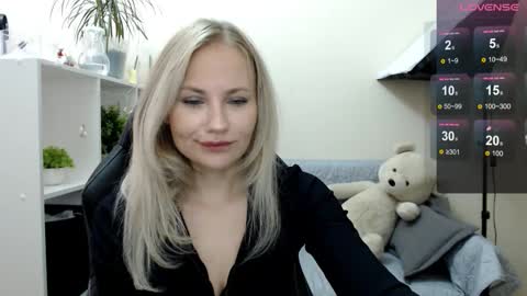 Snapshot of sunny_bunny6 chatting on September 24, 2025, 3:54 am Naomi online show from September 24, 2025, 3:54 am