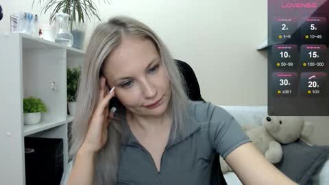 Snapshot of sunny_bunny6 chatting on October 10, 2025, 6:56 am Naomi online show from October 10, 2025, 6:56 am