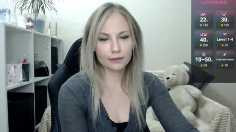 Snapshot of sunny_bunny6 chatting on December 4, 2025, 4:55 am Naomi online show from December 4, 2025, 4:55 am