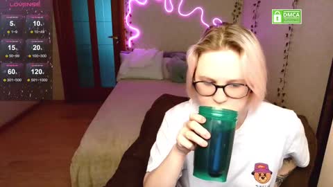 Snapshot of sunny_mood chatting on March 1, 2025, 7:51 am sunny mood online show from March 1, 2025, 7:51 am