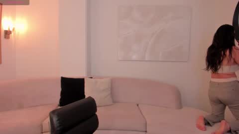 Sunny Rivers online show from March 4, 2026, 6:14 pm