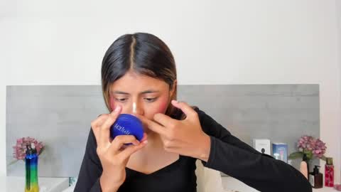 sunnywhitee online show from April 9, 2026, 7:08 pm