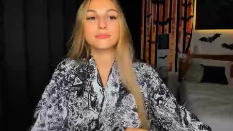 sunsetwithava online show from November 7, 2025, 7:08 am