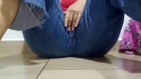 Snapshot of sunshine_days chatting on December 18, 2025, 6:03 pm Annie online show from December 18, 2025, 6:03 pm