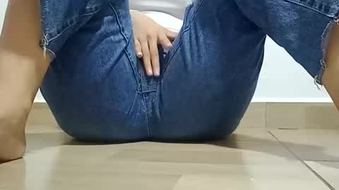 Snapshot of sunshine_days chatting on December 19, 2025, 5:42 pm Annie online show from December 19, 2025, 5:42 pm