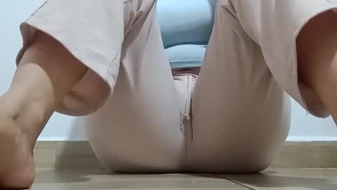 Snapshot of sunshine_days chatting on February 2, 2026, 4:22 am Annie online show from February 2, 2026, 4:22 am