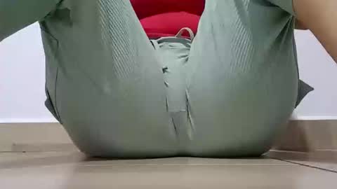 Snapshot of sunshine_days chatting on February 9, 2026, 8:02 pm Annie online show from February 9, 2026, 8:02 pm