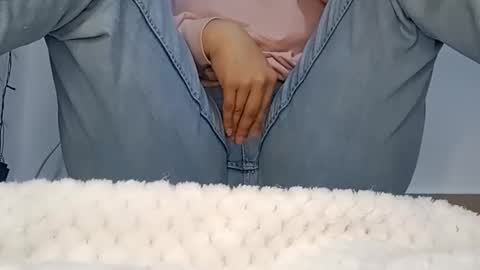 Snapshot of sunshine_days chatting on February 26, 2026, 6:29 pm Annie online show from February 26, 2026, 6:29 pm