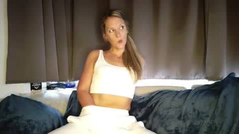 Snapshot of sunshine_diddy chatting on February 19, 2025, 4:00 pm Ava online show from February 19, 2025, 4:00 pm