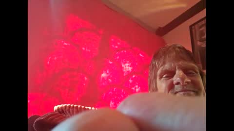 Snapshot of suntroll chatting on December 7, 2024, 3:19 pm Suntroll online show from December 7, 2024, 3:19 pm