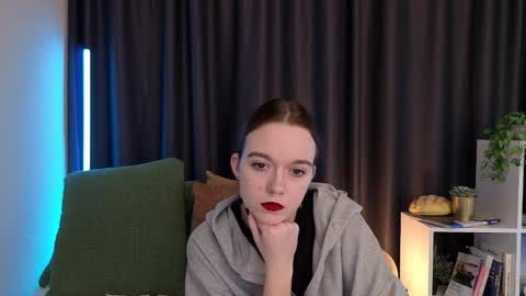 Snapshot of sunylily chatting on March 18, 2026, 6:27 am Lilith online show from March 18, 2026, 6:27 am