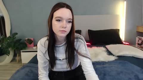 Snapshot of sunylily chatting on April 17, 2026, 7:33 am Lilith online show from April 17, 2026, 7:33 am