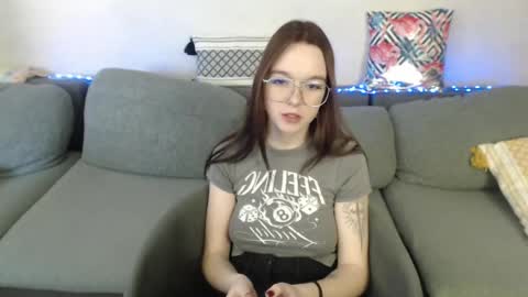 Snapshot of sunylily chatting on April 18, 2026, 7:12 am Lilith online show from April 18, 2026, 7:12 am