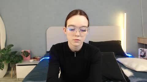 Snapshot of sunylily chatting on April 19, 2026, 6:02 am Lilith online show from April 19, 2026, 6:02 am