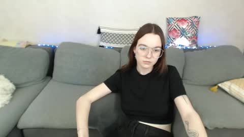 Snapshot of sunylily chatting on April 24, 2026, 7:00 am Lilith online show from April 24, 2026, 7:00 am