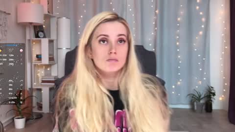 Snapshot of super_peach_stream chatting on January 19, 2025, 1:44 pm ANNApvt open full info in bio online show from January 19, 2025, 1:44 pm