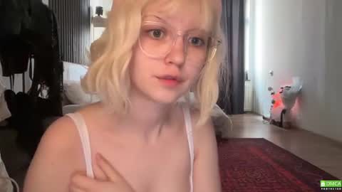 Snapshot of super_pixie chatting on July 22, 2026, 1:47 pm super_pixie online show from July 22, 2026, 1:47 pm