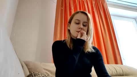 Snapshot of supereasyx chatting on January 18, 2025, 9:02 am Annie online show from January 18, 2025, 9:02 am