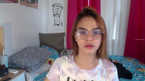 Snapshot of superhotvaleria chatting on October 28, 2025, 12:25 am Im val online show from October 28, 2025, 12:25 am