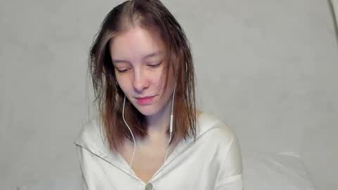 Una online show from April 28, 2026, 11:21 pm