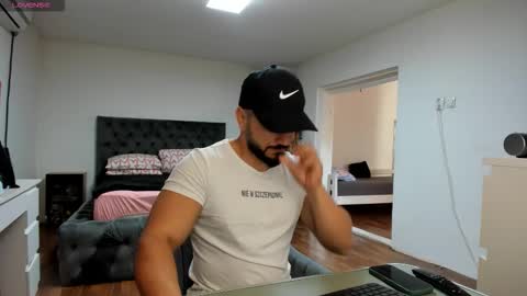 supermanboyxxl online show from November 3, 2025, 7:31 am