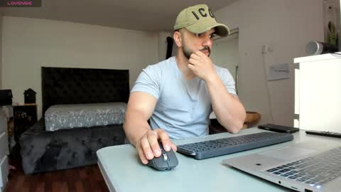 supermanboyxxl online show from April 15, 2026, 5:36 am