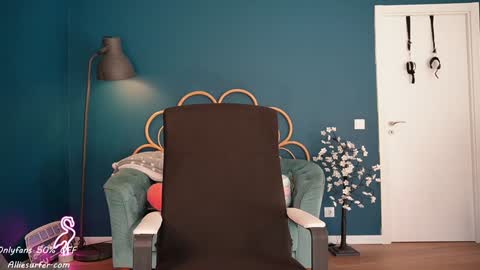 Snapshot of surfergirl121 chatting on September 22, 2025, 4:20 pm Allie online show from September 22, 2025, 4:20 pm