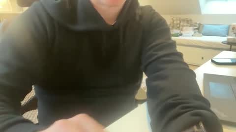 Snapshot of surfstar81 chatting on November 18, 2025, 7:13 am surfstar81 online show from November 18, 2025, 7:13 am